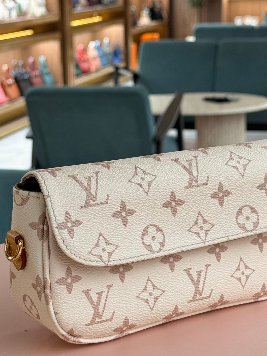 Louis Vuitton | Wallet on Chain Ivy – Canvas – Cream – Gold Hardware