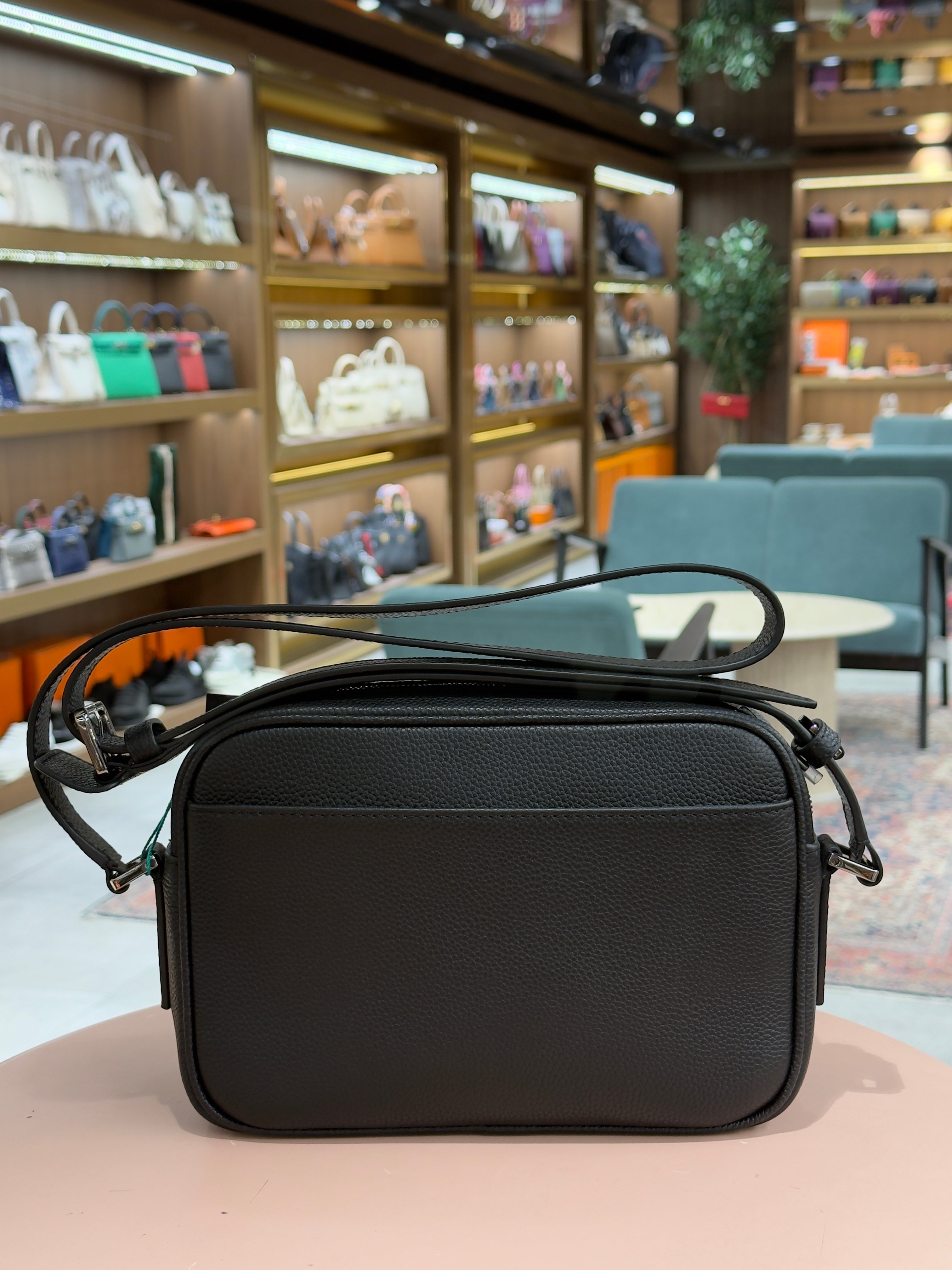 Dior | Icon Zipped Messenger Bag (20) – Leather – Black – Gold Hardware