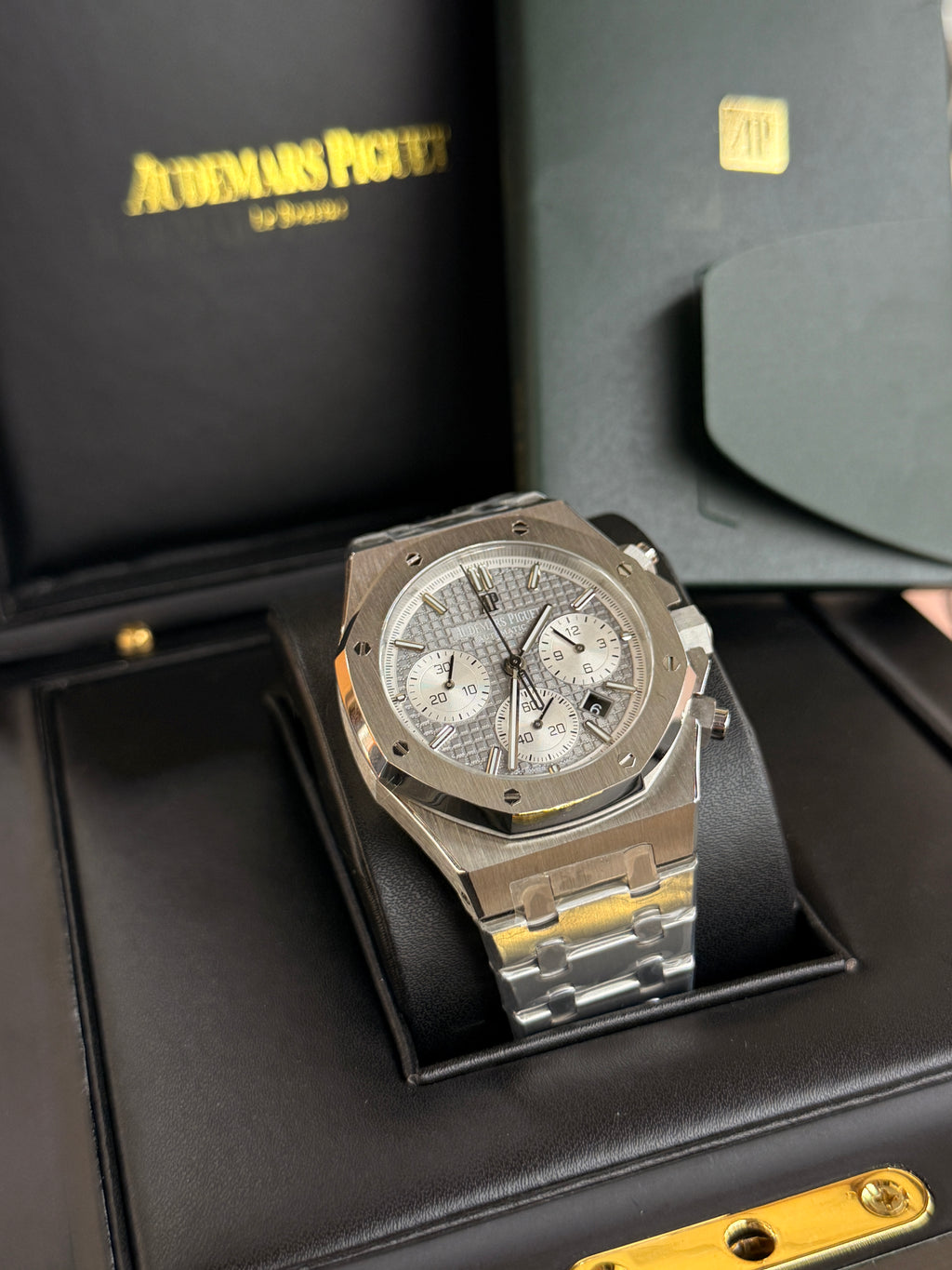 Audemars Piguet | Royal Oak Chronograph – Stainless Steel – Silver – Silver Hardware