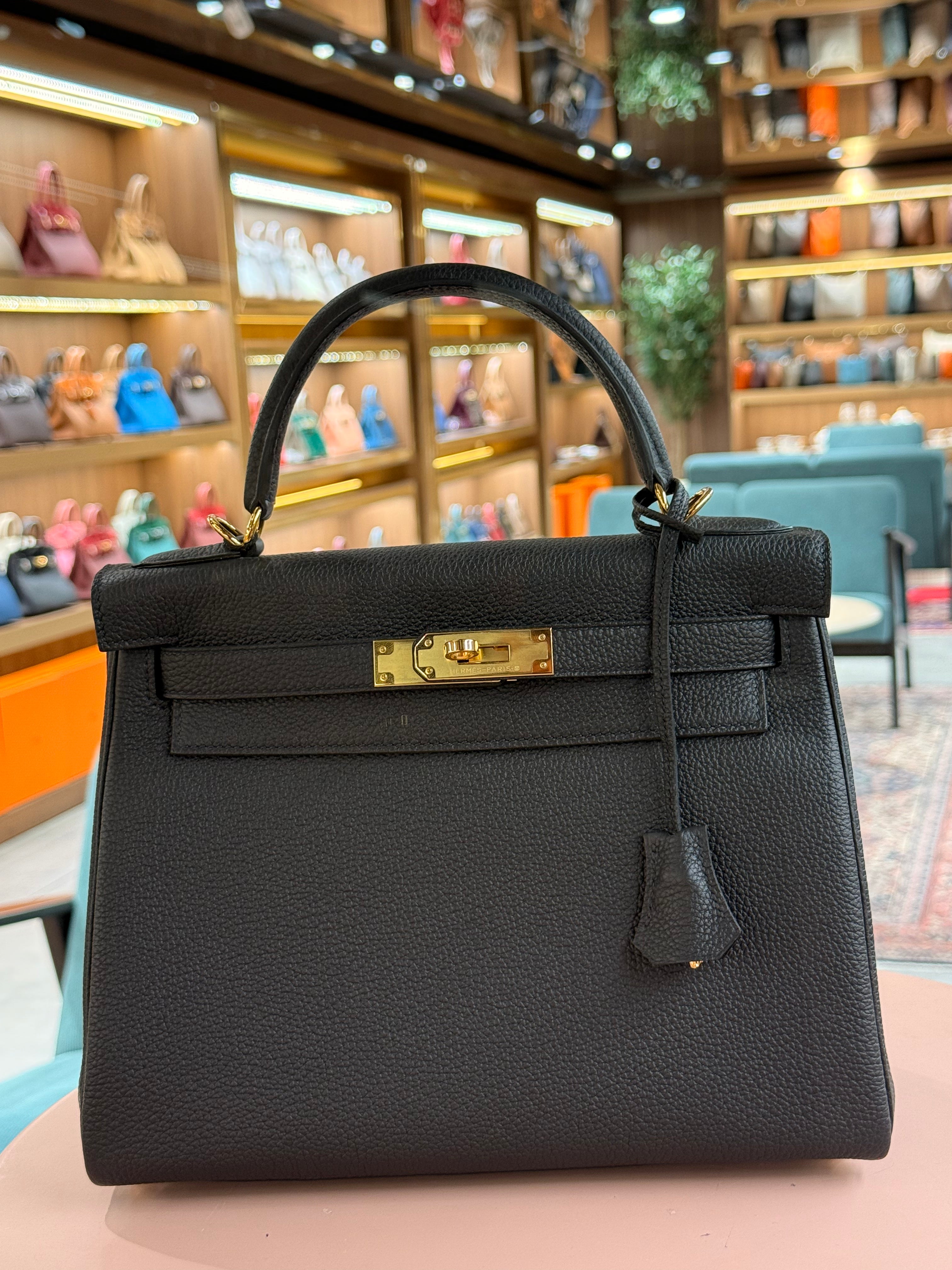 Hermes | Kelly (28) – Togo – Black – Gold Hardware