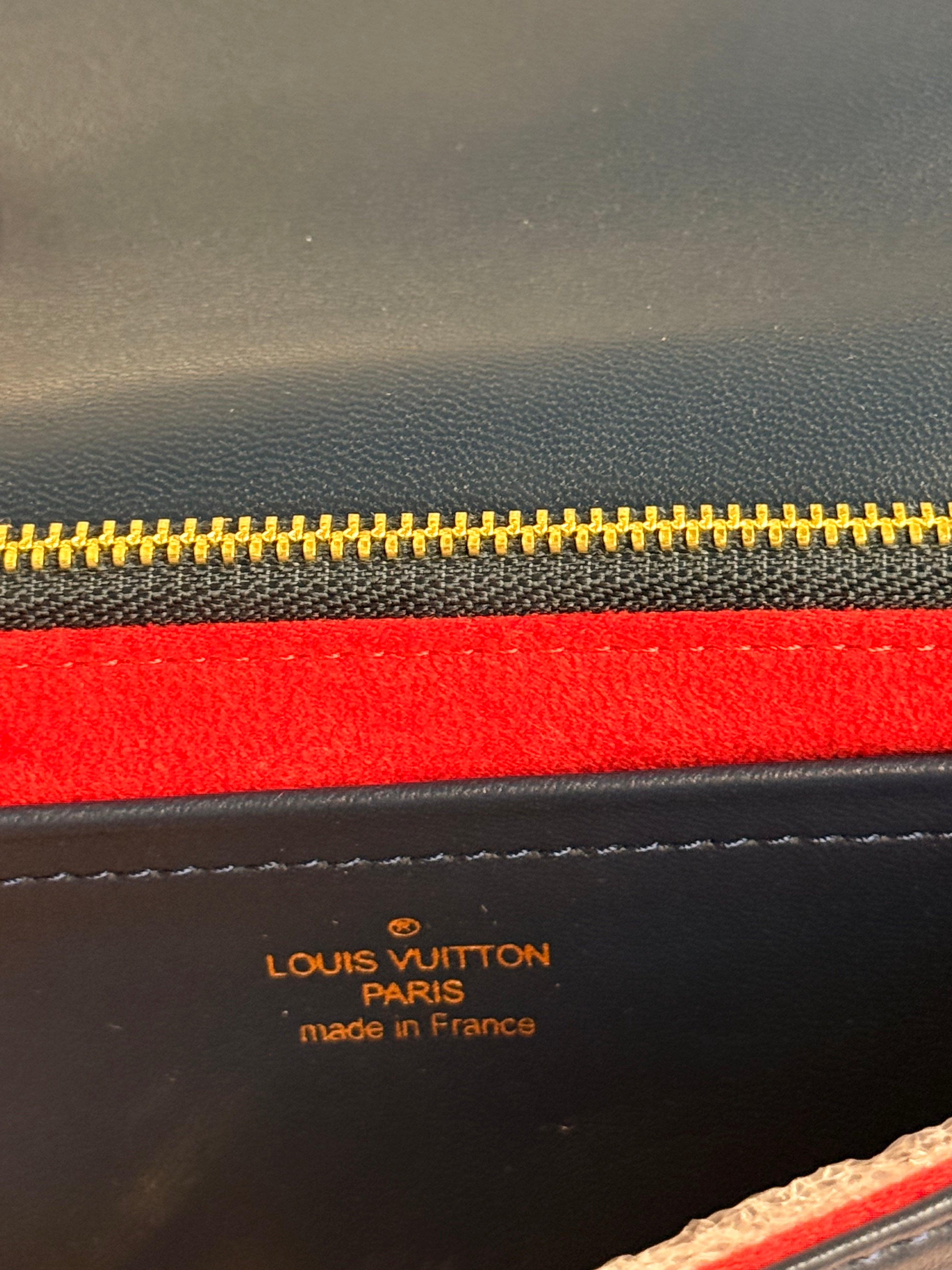 Louis Vuitton | Pochette Coussin – Leather – Navy – Gold Hardware