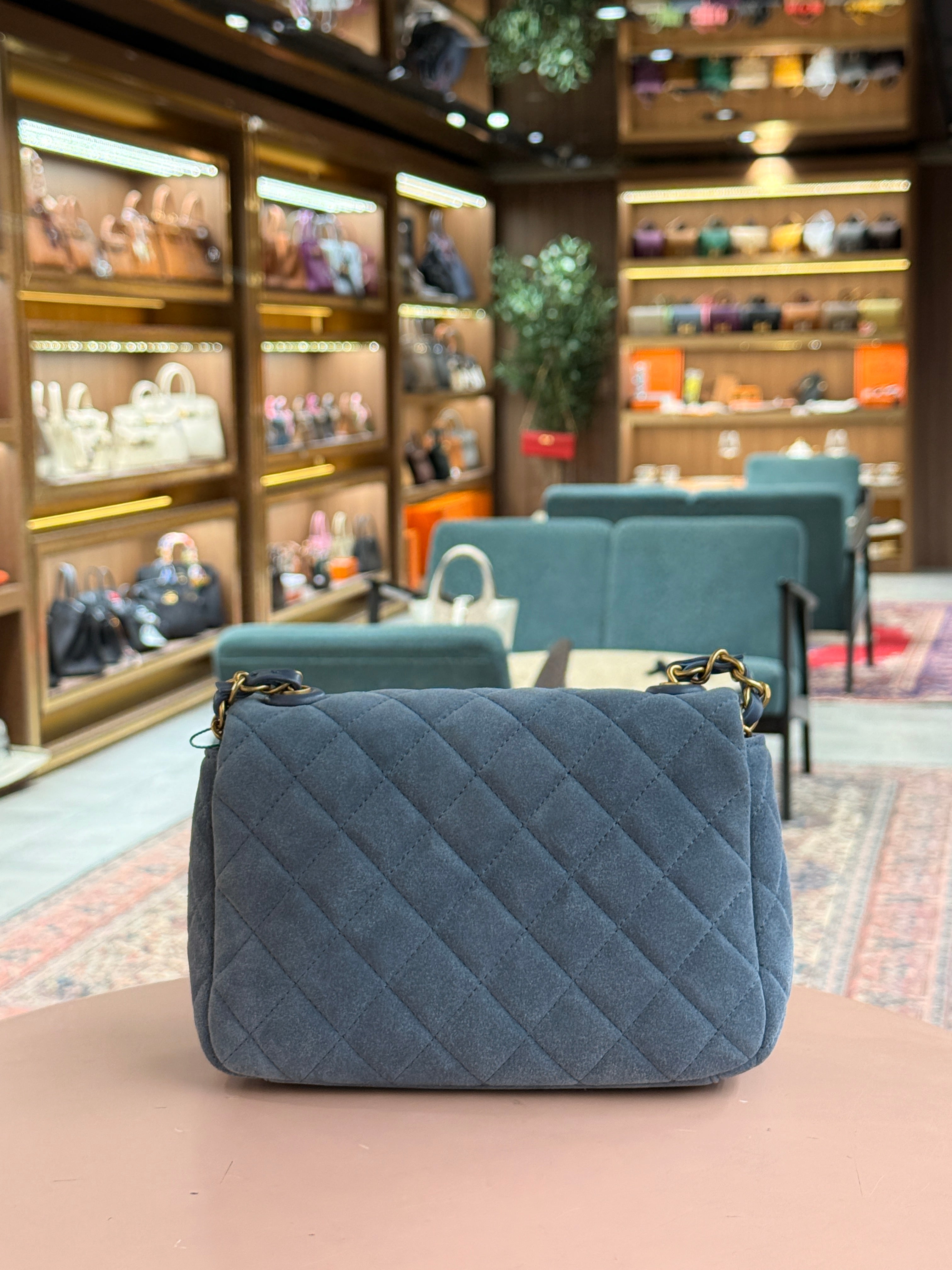 Chanel | Classic Flap Bag – Suede – Bleu Nuit – Gold Hardware