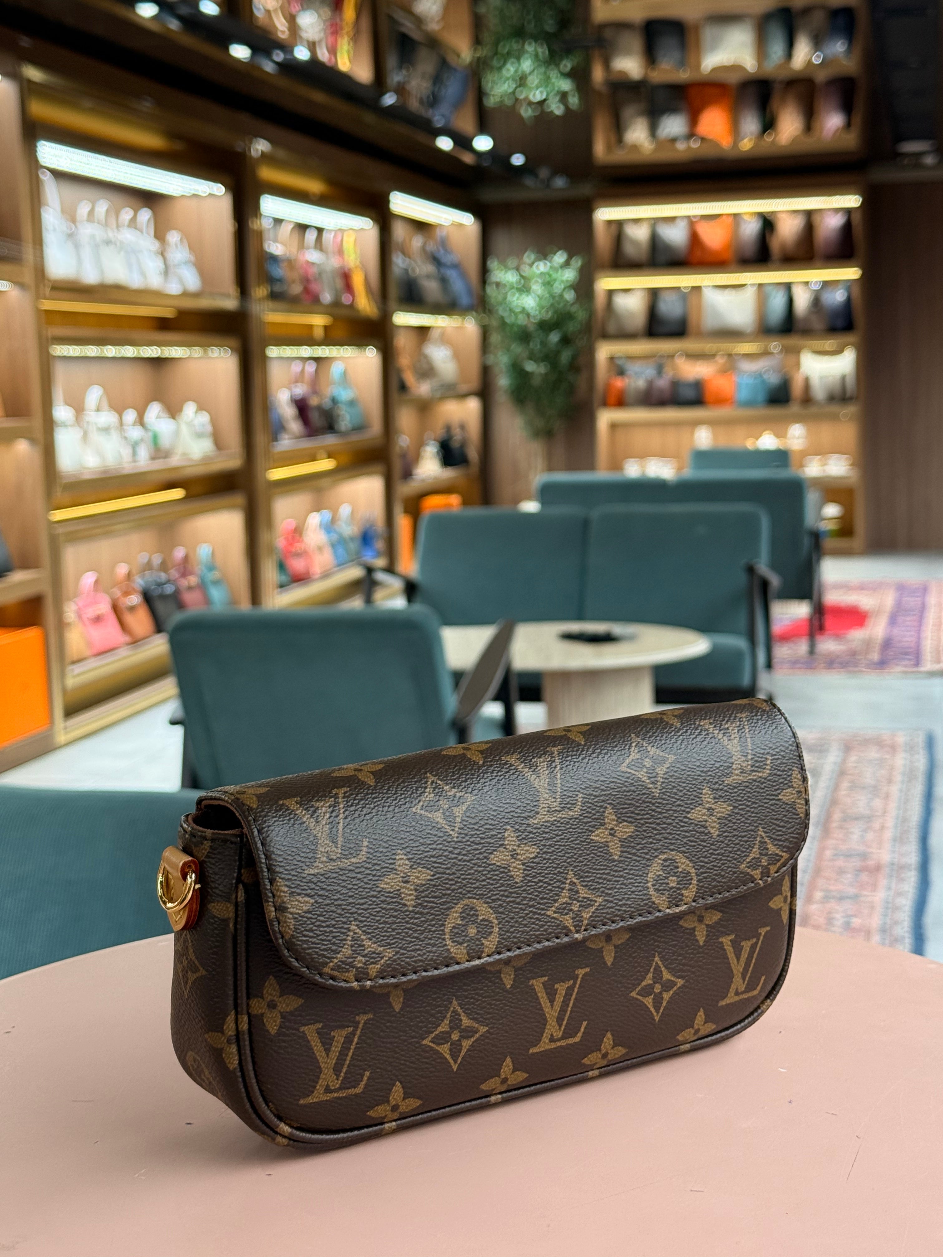 Louis Vuitton | Wallet on Chain Ivy – Canvas – Brown – Gold Hardware