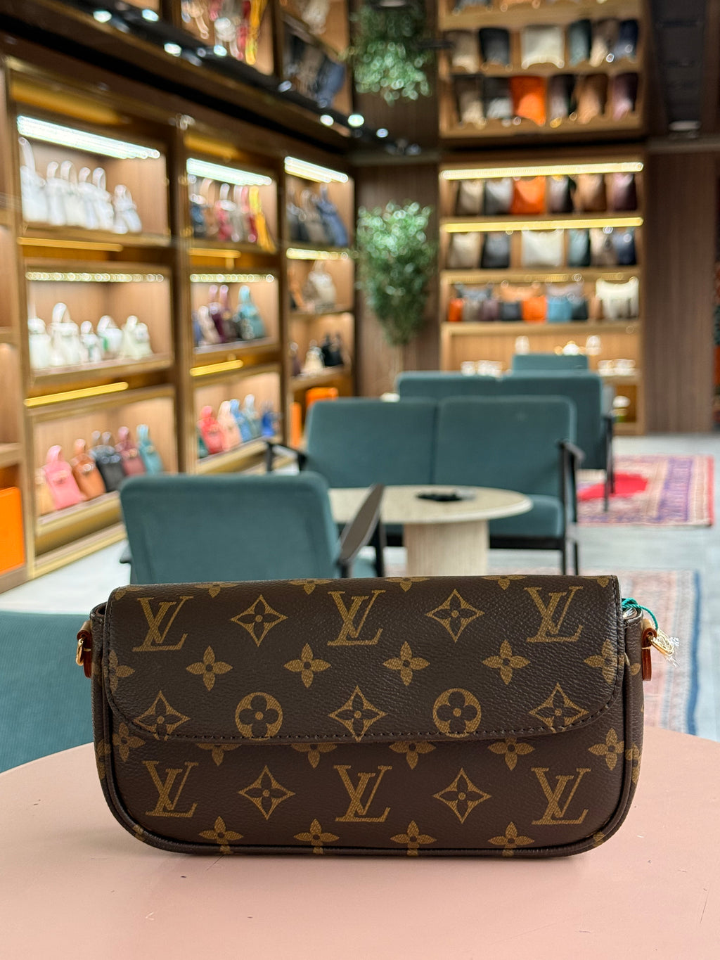 Louis Vuitton | Wallet on Chain Ivy – Canvas – Brown – Gold Hardware