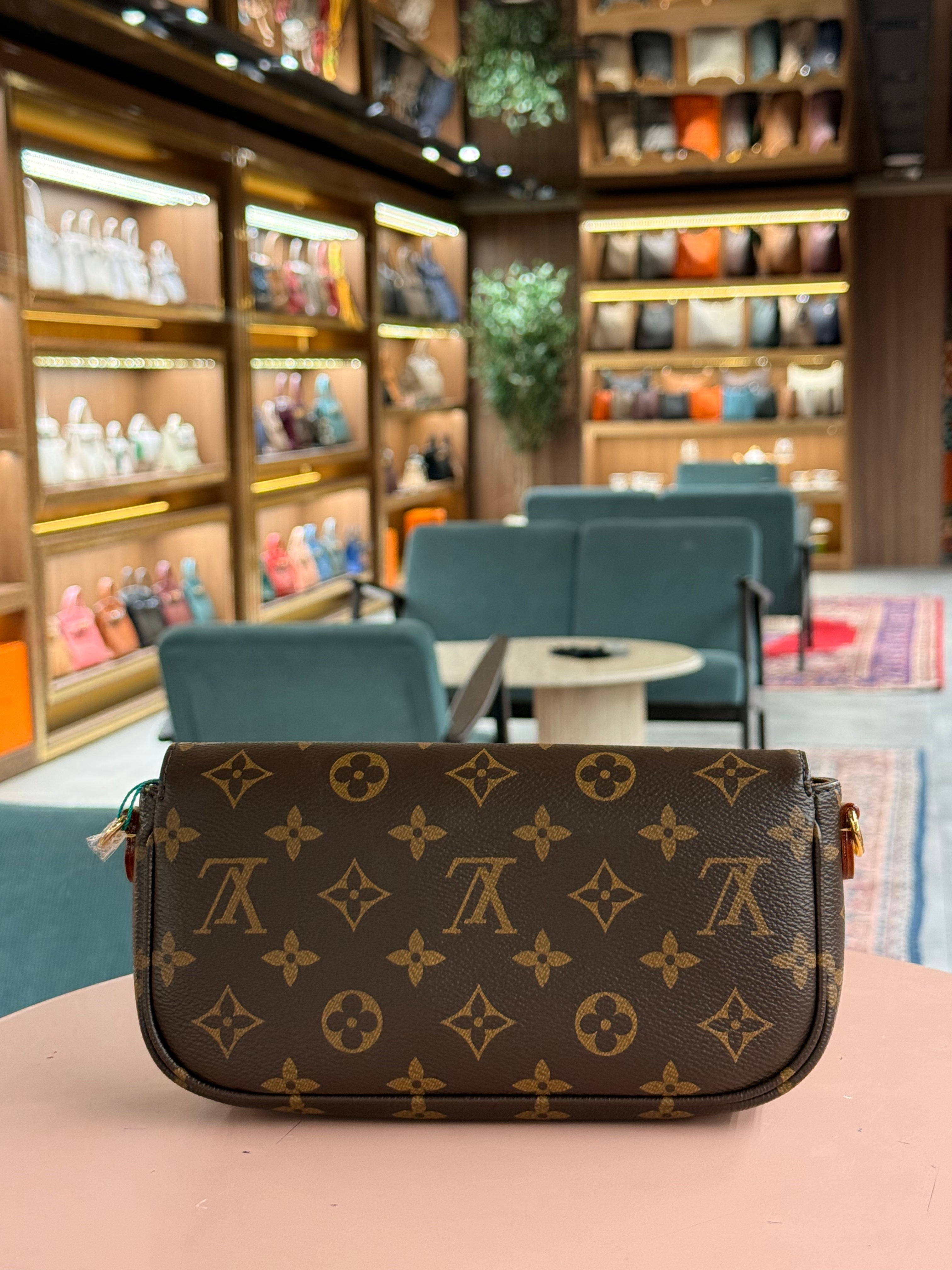 Louis Vuitton | Wallet on Chain Ivy – Canvas – Brown – Gold Hardware