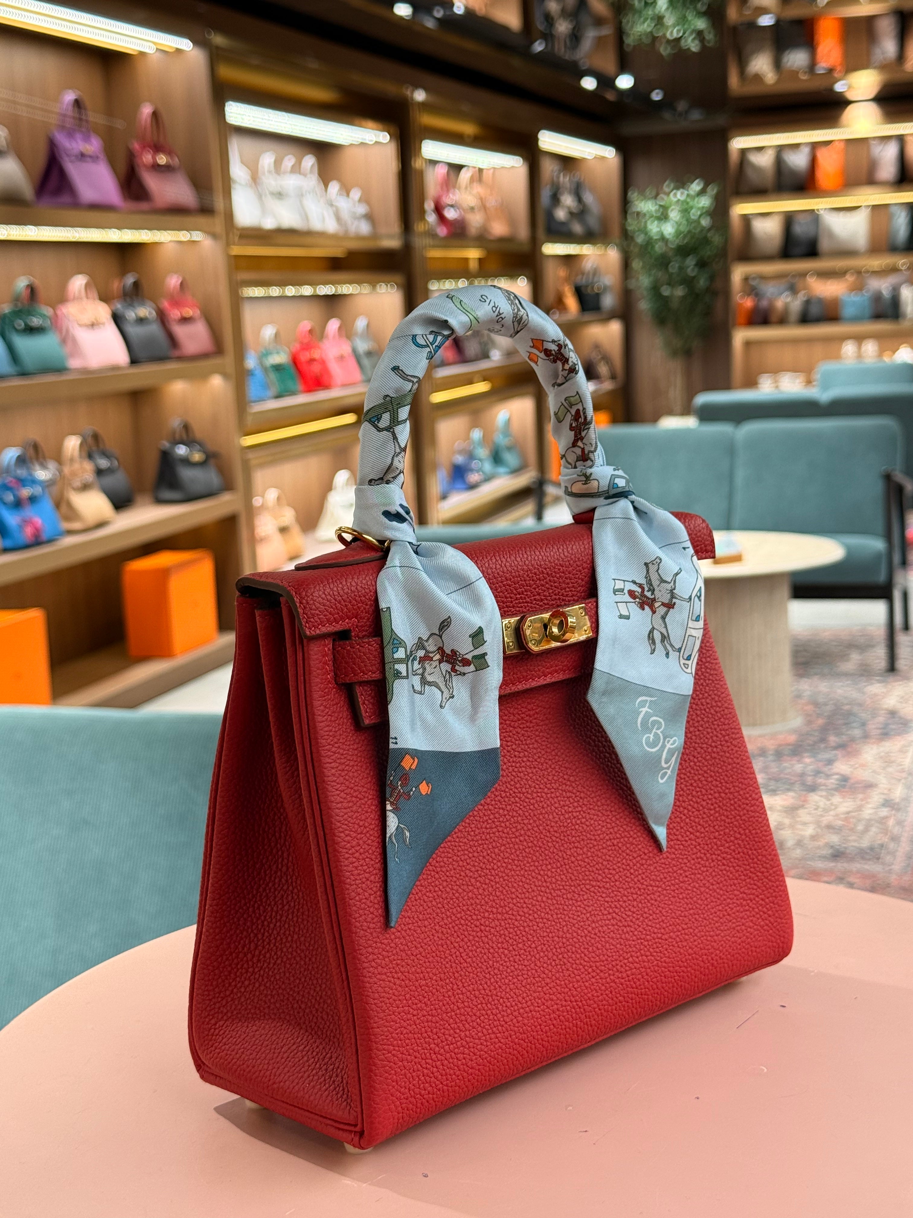 Hermes | Kelly (25) – Togo – Rouge H – Gold Hardware
