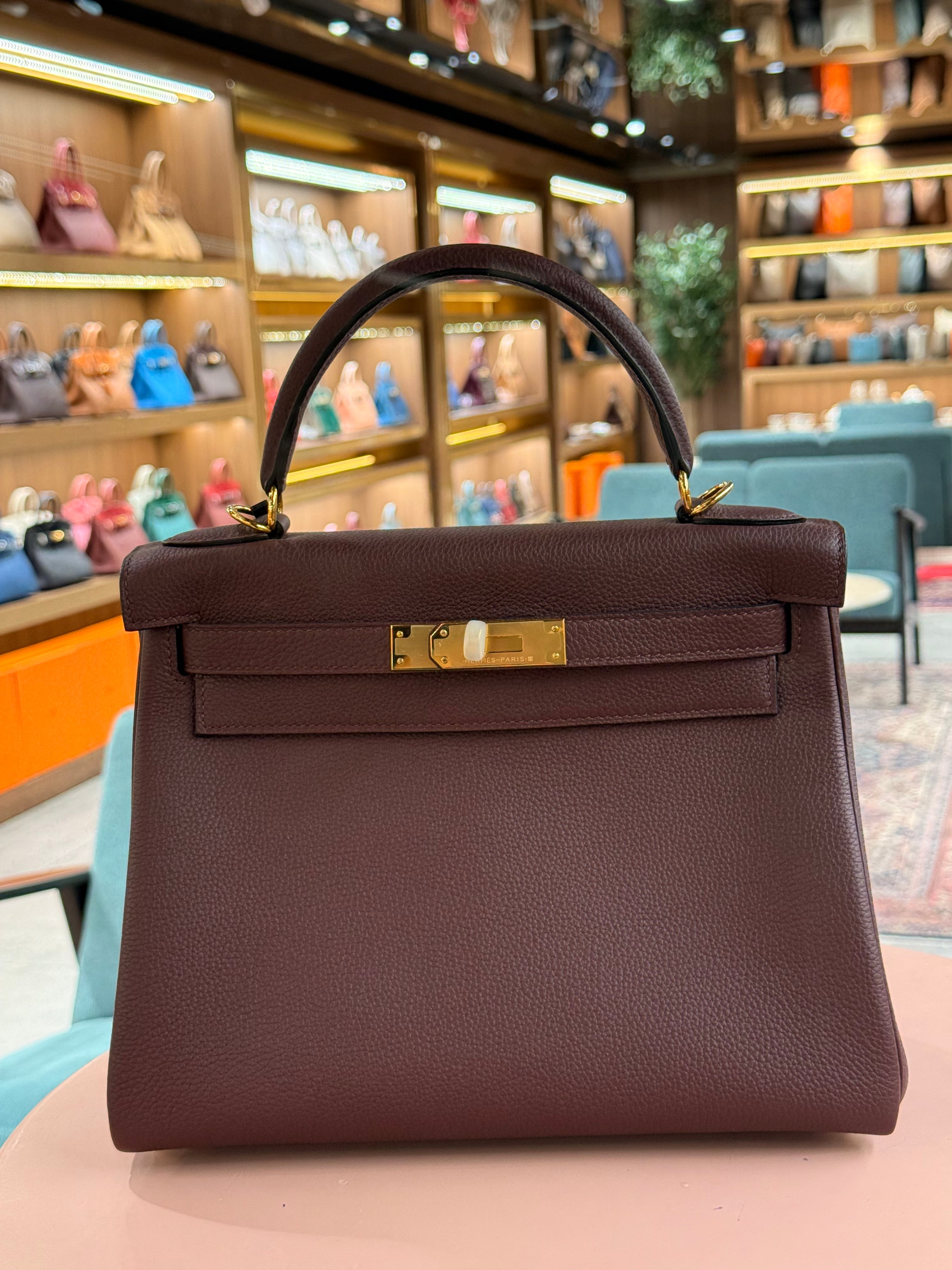 Hermes | Kelly (28) – Togo – Burgundy – Gold Hardware